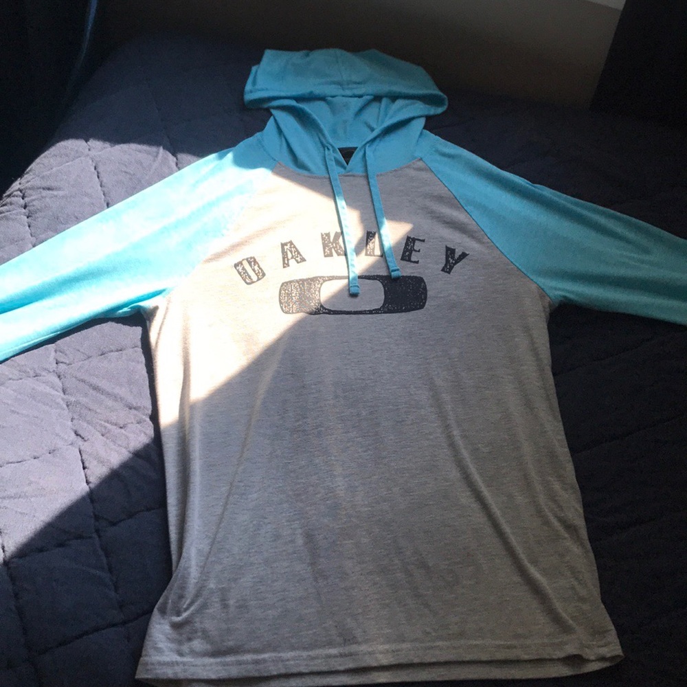 Oakley long sleeve with hood